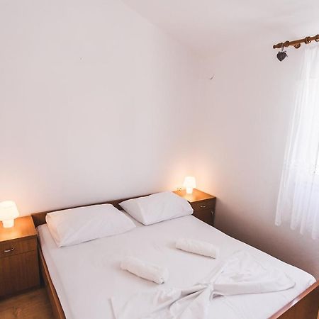Apartmani Males Rogoznica  Luaran gambar