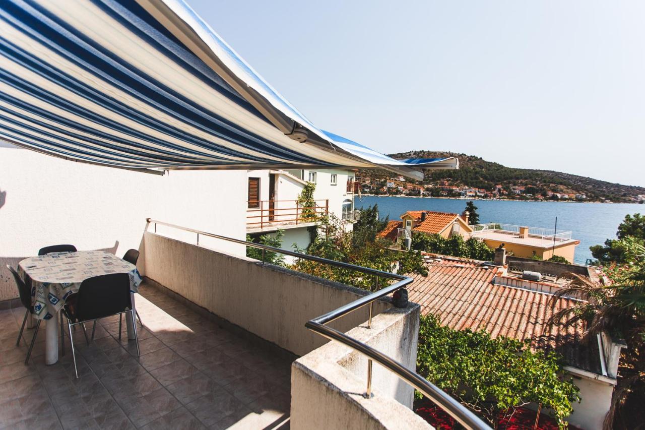 Apartmani Males Rogoznica  Luaran gambar