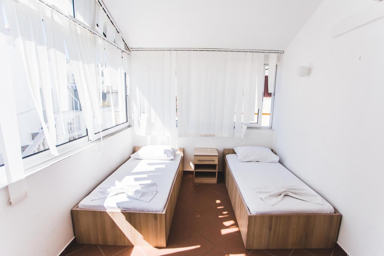 Apartmani Males Rogoznica  Luaran gambar