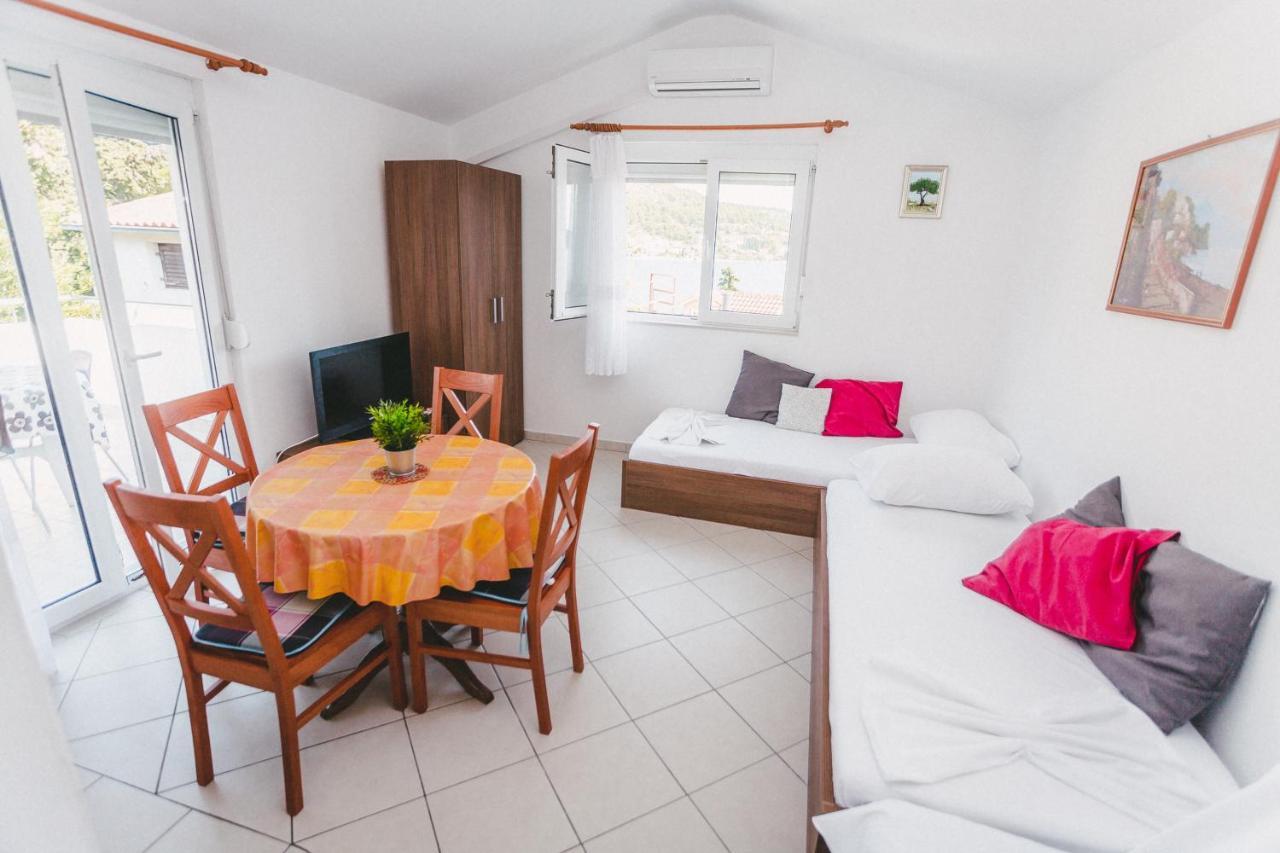 Apartmani Males Rogoznica  Luaran gambar