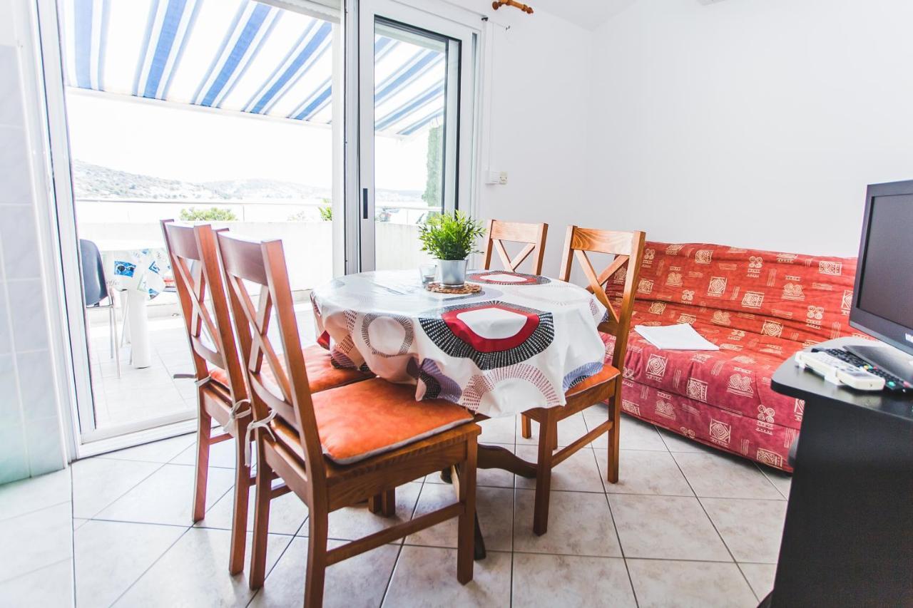 Apartmani Males Rogoznica  Luaran gambar